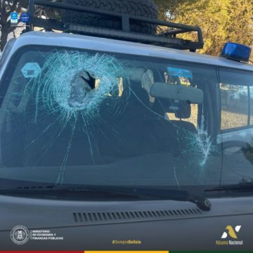 El Alto: Dos funcionarios de la Aduana son heridos durante control en Laja
