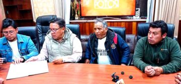 Choferes aceptan tarifa de Bs 4,00 y hoy retoman el servicio de micros