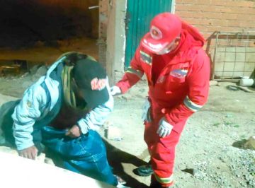 Mujer es apuñalada y un  arrestado resulta herido      