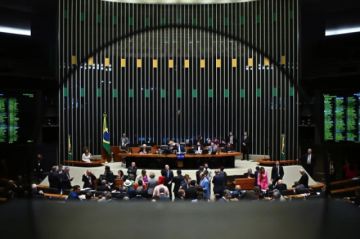 Los partidos de Lula y Bolsonaro se disputan el peso político en la nueva Cámara de Brasil