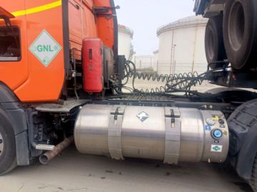 Gobierno instruye iniciar estudios para el uso de GNL en el transporte pesado