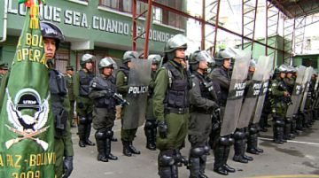 Policía y FFAA despliegan más de 900 efectivos para garantizar la transitabilidad en La Paz