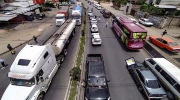 Ministro de Defensa reporta paro parcial del transporte en Santa Cruz y Sucre y normalidad en el resto del país