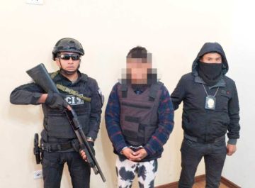 Policía captura al “gatillador”  que apuntaba con un arma       