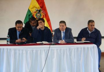Se instala la reunión entre el Gobierno y los choferes por el alza del diésel