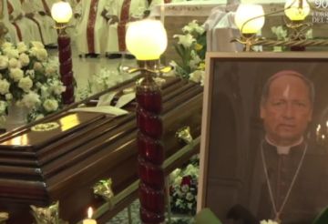 Le dan el último adiós a Monseñor Ricardo Centellas en la Catedral de Sucre