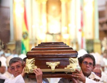 Despiden a monseñor Ricardo Centellas, resaltando su aporte en tiempos difíciles