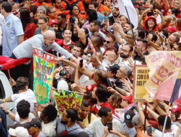 Lula y Flávio Bolsonaro llegan al día de elecciones en Brasil
