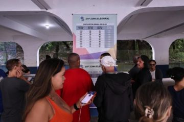 Lula y Flávio Bolsonaro votan en una jornada electoral pacífica y sin incidentes