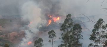 Cochabamba: Defensa Civil moviliza a las FFAA y envía un helicóptero para sofocar incendios