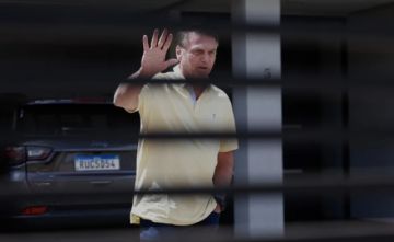Jair Bolsonaro le pide autorización al Supremo de Brasil para recibir a su hijo