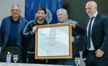 Messi recibe doctorado honoris causa de Universidad de Buenos Aires