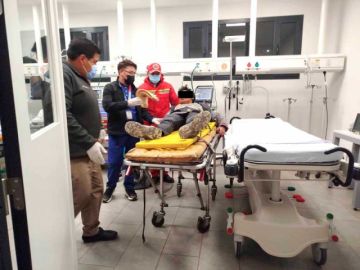Un hombre queda atrapado  entre fierros tras una colisión      
