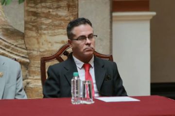 Edmand Lara le pide al fiscal general interino información sobre su postulación