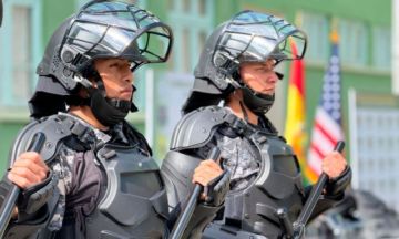 EEUU entrega equipos antidisturbios a la Policía Boliviana para el control del orden público