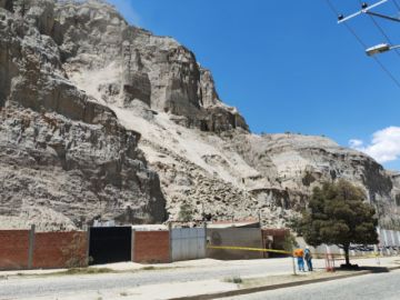 La Paz: Desprendimiento de talud en Achumani genera alarma
