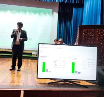 El rector electo pronunció un discurso al concluir la jornada.