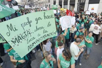 Arranca la huelga indefinida de la educación en Madrid con cargas y cinco detenidos