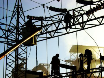 Gobierno dice que el Decreto 5750 no establece un alza de tarifas eléctricas, sino que busca evitar variaciones