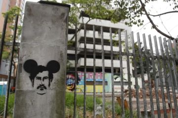 Demuelen una casa de Pablo Escobar en Medellín que supuestamente se usaba para hacer «satanismo»