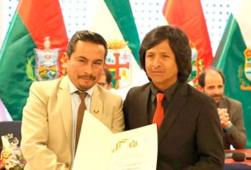 Profesional potosino en ingeniería  recibe el reconocimiento "El sonido de Bolivia"