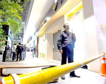 Hallan joyas y armas; capturan a atracadores