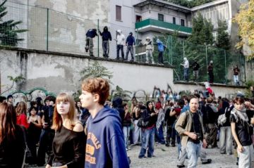 Cientos de estudiantes protestan en Italia por la educación pública y la crisis climática