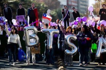El General de Carabineros en Chile destacó el comportamiento de Army en el concierto de BTS