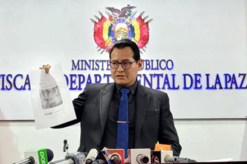 Caso exfiscal Carlos Torrez: Hallan $us 30.000, Bs 62.800 y un @rm> en allanamiento