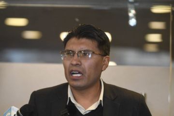 Aprehenden al senador Nilton Condori en El Alto