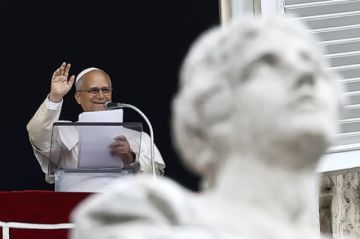 León XIV reaparece en el rezo del ángelus en el Vaticano tras su operación de pulmón