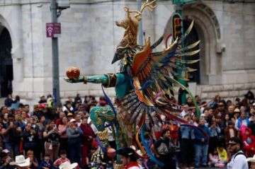 Alebrijes gigantes desfilan y llenan de fantasía y color las calles de Ciudad de México