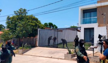 Santa Cruz: Dos extranjeros fallecen por un ataque @rm>do en una vivienda