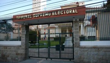 Sala Plena del TSE analiza habilitación del suplente del senador Nilton Condori