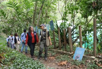 Encargada de Negocios de EEUU visita Senda Verde y conoce a Tilcayo