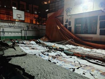 Se desploma un muro de un colegio por la intensa granizada en La Paz