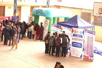 UATF promociona carreras en feria académica este 27 y 28