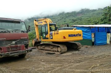 La Paz: Concejal denuncia que retroexcavadora de Sica Sica apareció en un campamento minero de Caranavi