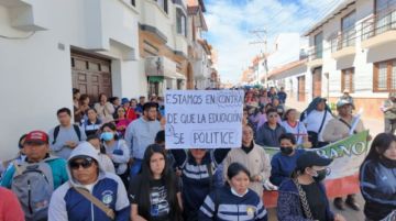 Sucre: Maestros denuncian gasificación policial y la detención de uno de sus colegas