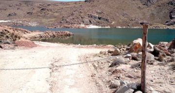 Comunarios instalan trancas  ilegales en la zona de lagunas