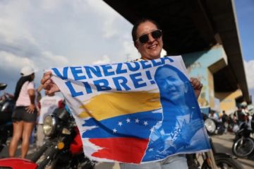 Venezuela: Miles de personas reciben a la caravana de María Corina Machado