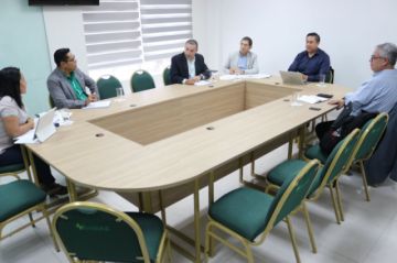El encuentro de los líderes del Comite pro Santa Cruz, Amdecruz y el Ministerio de Economía. 