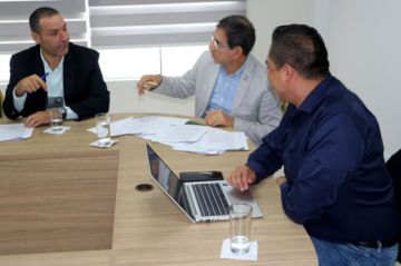 El encuentro de los líderes del Comite pro Santa Cruz, Amdecruz y el Ministerio de Economía. 