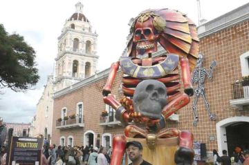 México ya celebra el Día de Muertos con desfiles