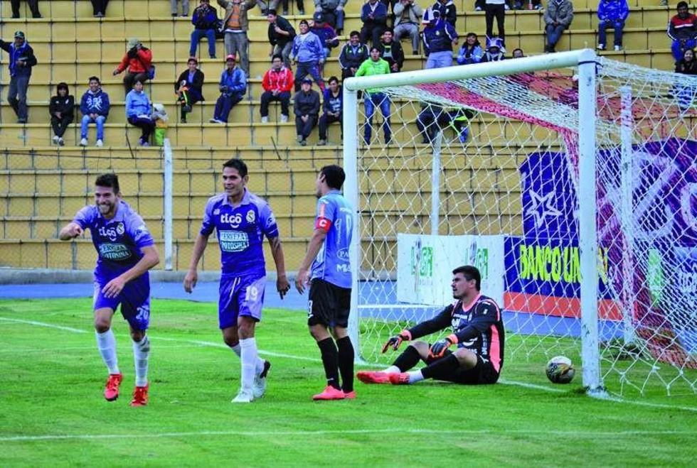 Real Potosí golea y se aleja del descenso