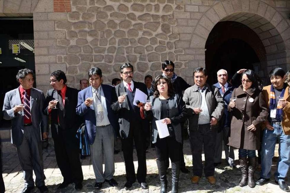 Los periodistas piden levantar la asfixia económica a los medios