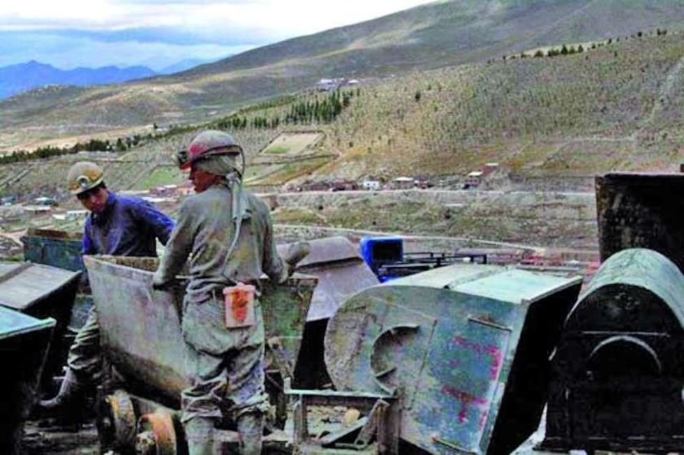 Alistan reglamento para que 6.500 mineras se adecuen a nueva Ley 