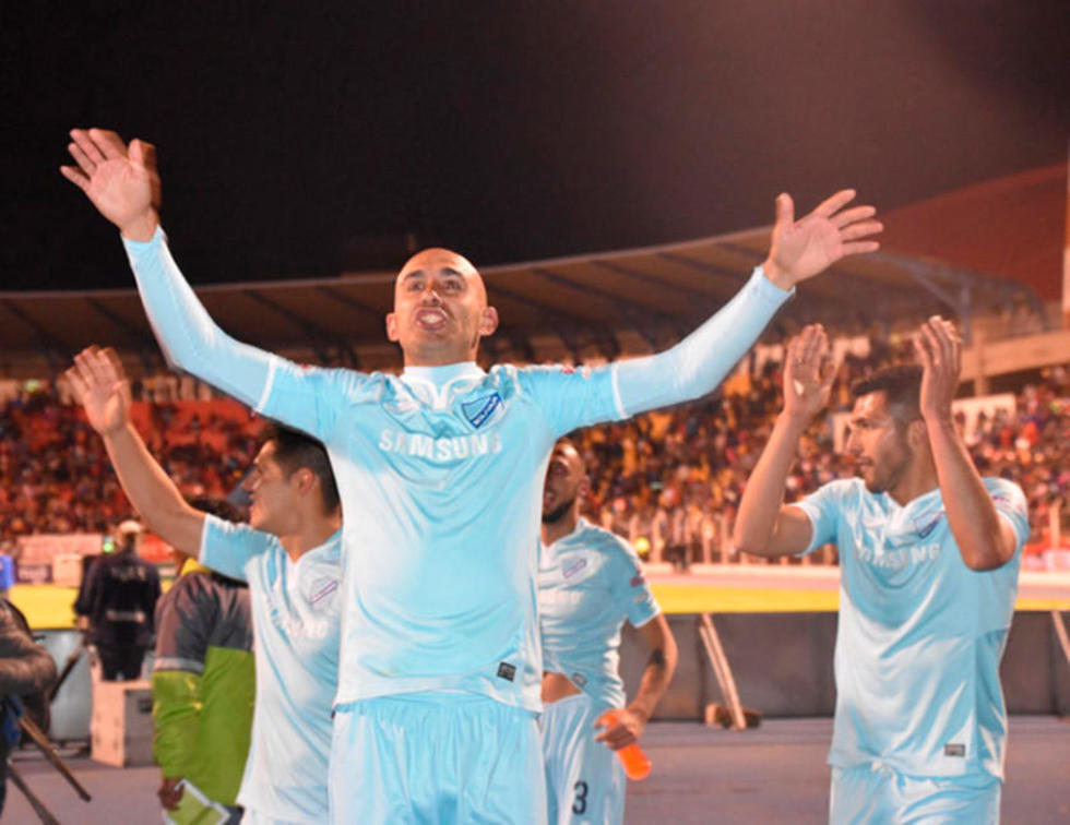Nacional Potosí cae pero sigue como líder 