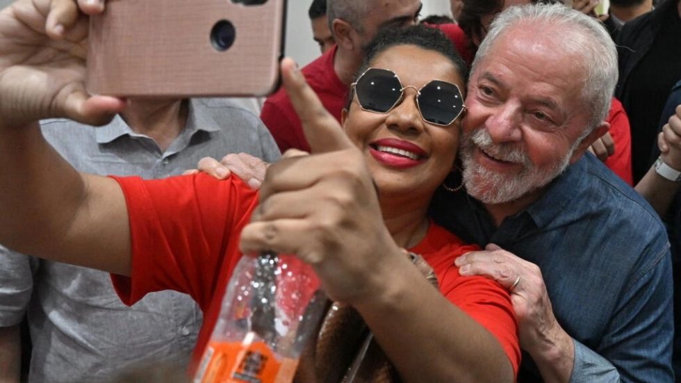 Lula y Bolsonaro cruzan ataques rumbo a la segunda vuelta en Brasil