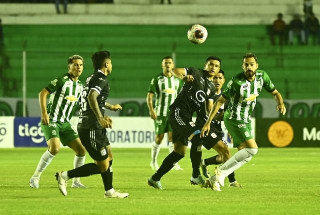 Real Santa Cruz se mete en la pelea con victoria sobre Oriente Petrolero